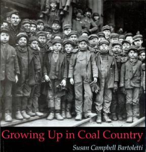 Growing Up in Coal Country - Paperback by Bartoletti