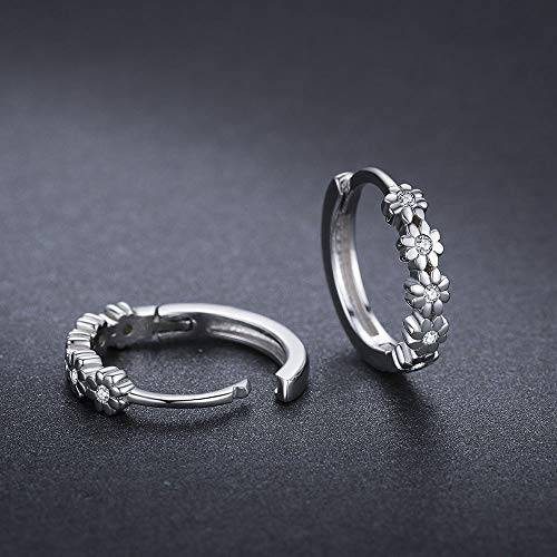 KINGWHYTE Small Hoop Earrings for Women S925 Sterling Silver 18K Gold Plated Daisy Flower Hoop Earrings Hypoallergenic Earrings for Women 14mm