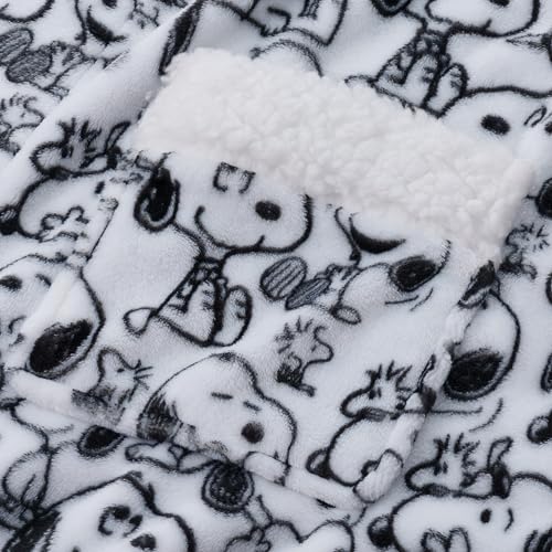 Peanuts-themed Women's Warm Velvet Robe Gift