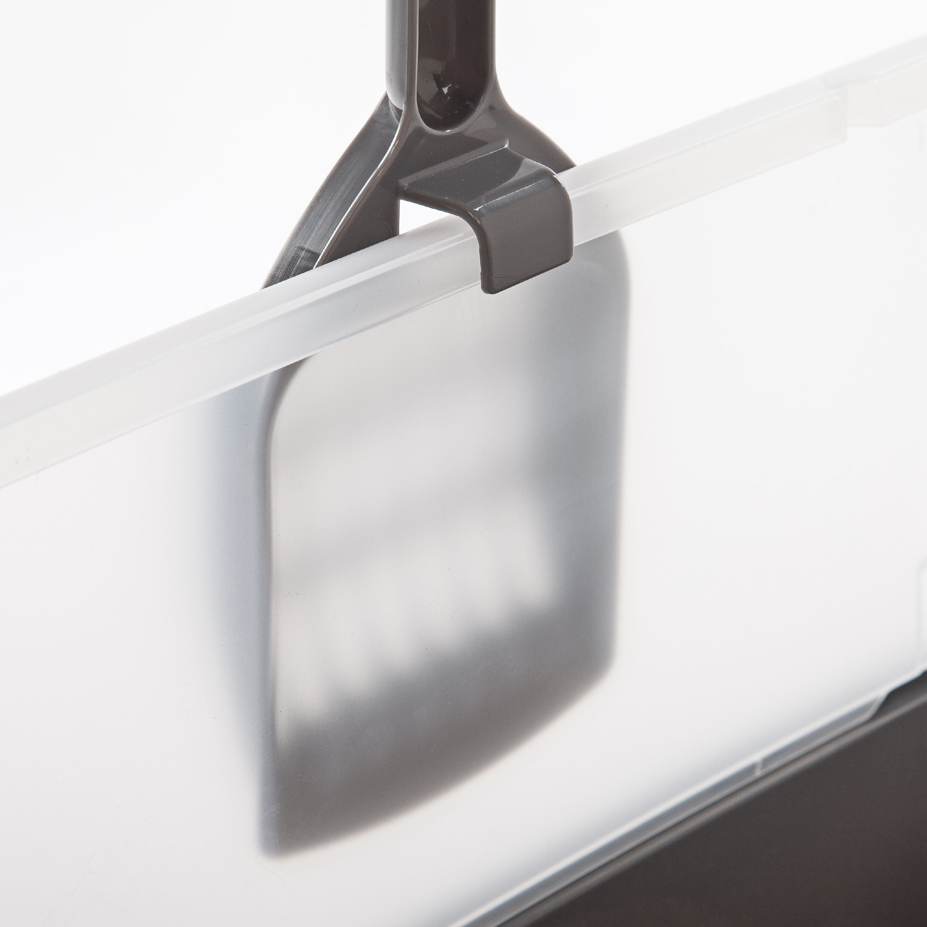 IRIS USA Gray Litter Box with Shield