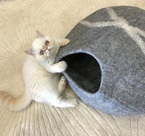 Eco-Friendly Cat Cave Bed in Light Gray