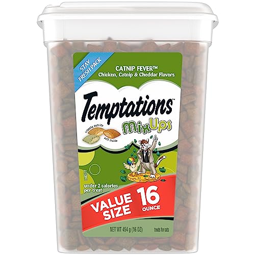 Catnip Crunch Treats in 16 oz. Tub