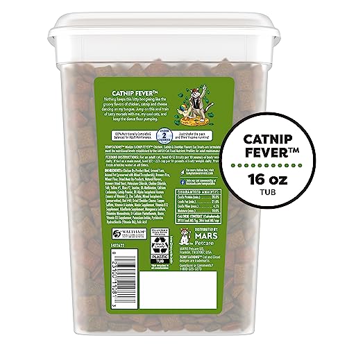 Catnip Crunch Treats in 16 oz. Tub