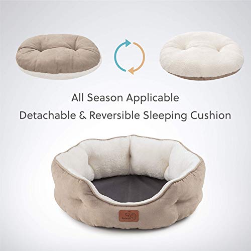 Small dog/cat bed with slip-resistant bottom
