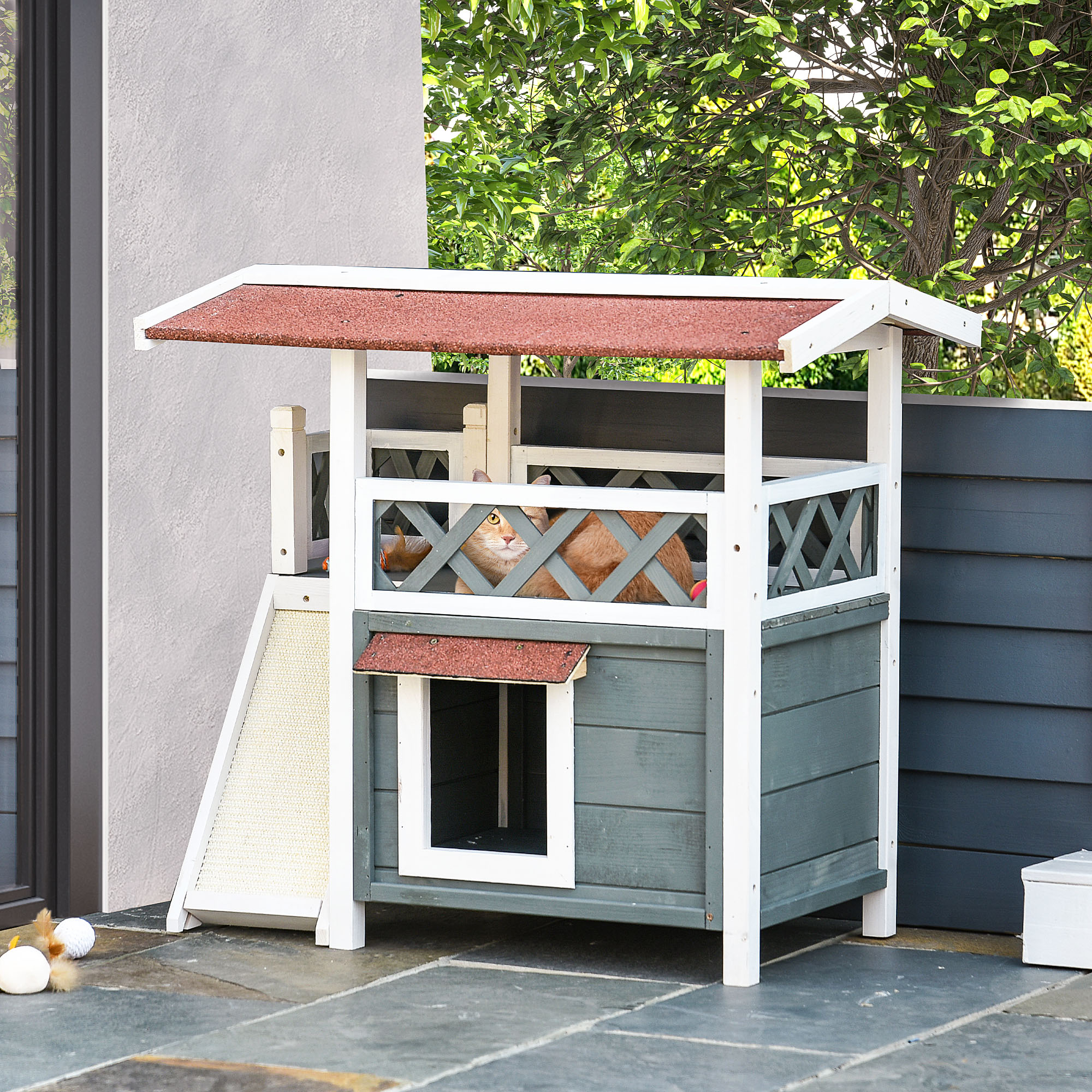 Wooden Outdoor Cat Shelter with Sisal Ramp