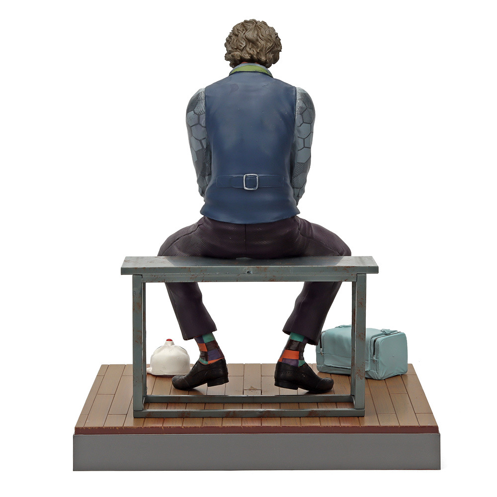 New Heath Ledger'S Suicide Squad Joker Sitting With A Hand Model Statue To Display An Anime Peripheral Birthday Gift