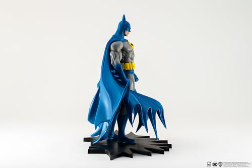 Batman Classic Version 1:8 Scale Statue Exclusive DC