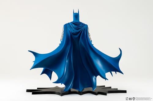 Batman Classic Version 1:8 Scale Statue Exclusive DC