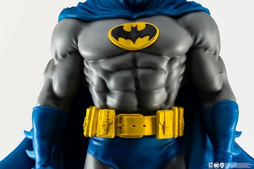Batman Classic Version 1:8 Scale Statue Exclusive DC
