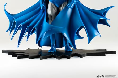 Batman Classic Version 1:8 Scale Statue Exclusive DC