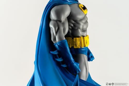Batman Classic Version 1:8 Scale Statue Exclusive DC