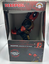 Exquisite Gaming: Marvel: Deadpool Rear View - Original Mobile Phone & Gaming Controller Holder, Device Stand, Cable Guys, Licensed Figure Red