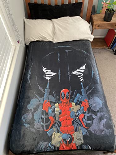 Marvel Hero Lightweight Fleece Throw 45" x 60" (Deadpool)