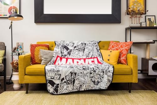 Silver Buffalo Marvel Comics Retro Panel 45" x 60" Raschel Throw