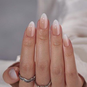 Vanilla Cream Almond Dermato-Friendly Press On Nails