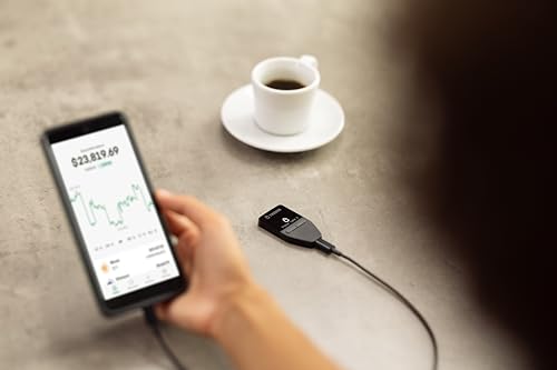 Secure Element Protected Crypto Hardware Wallet for Digital Assets