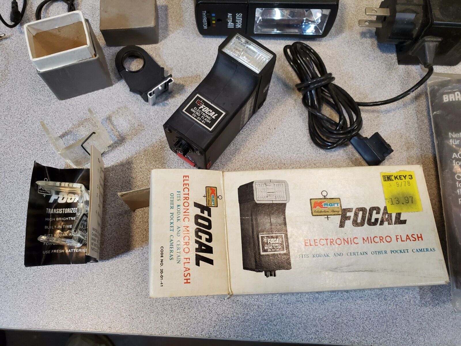 Lot of Vintage Camera Flashes & Flash Accessories
