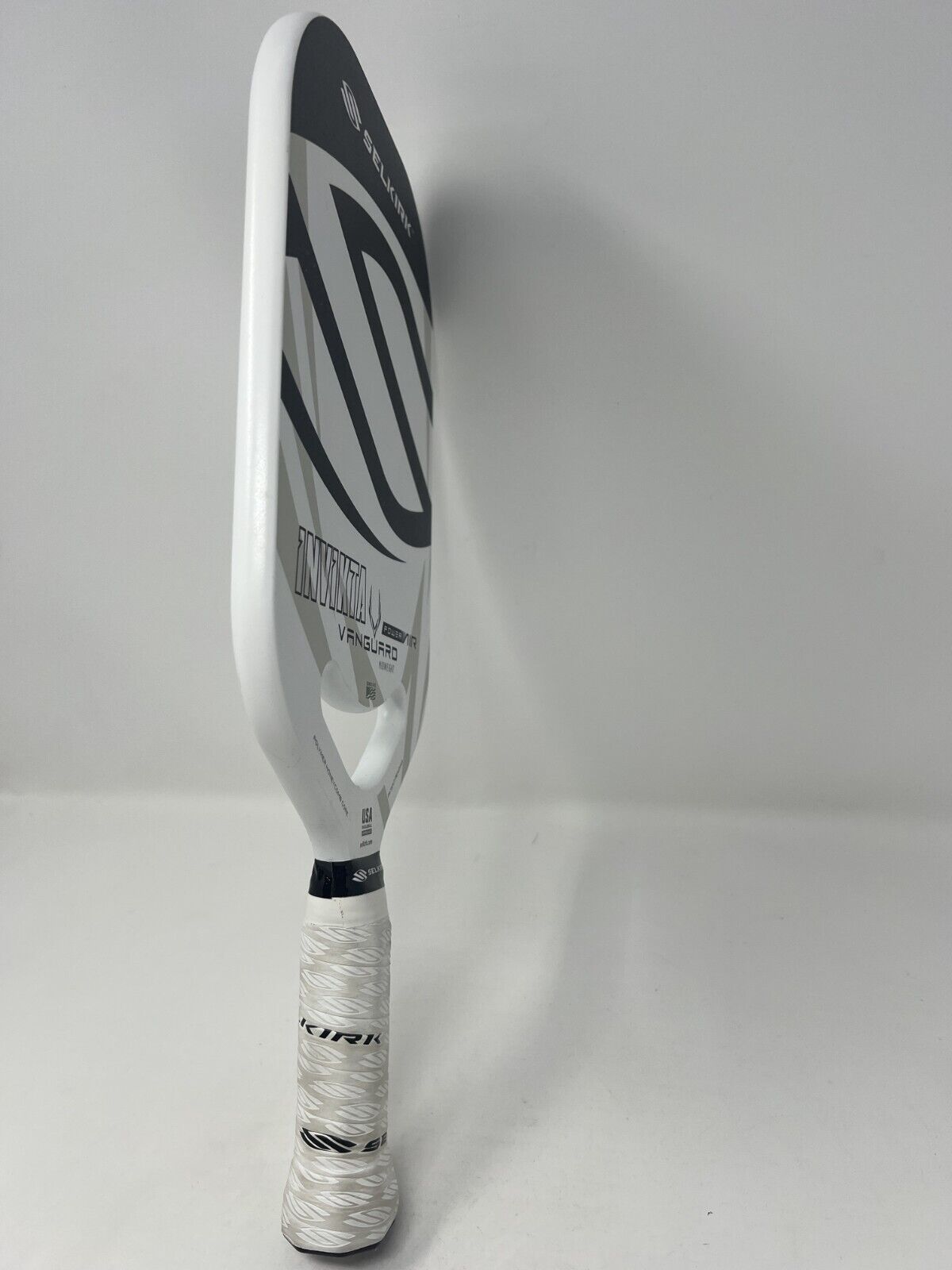 Selkirk Vanguard Power Air Invicta Paddle Black/White