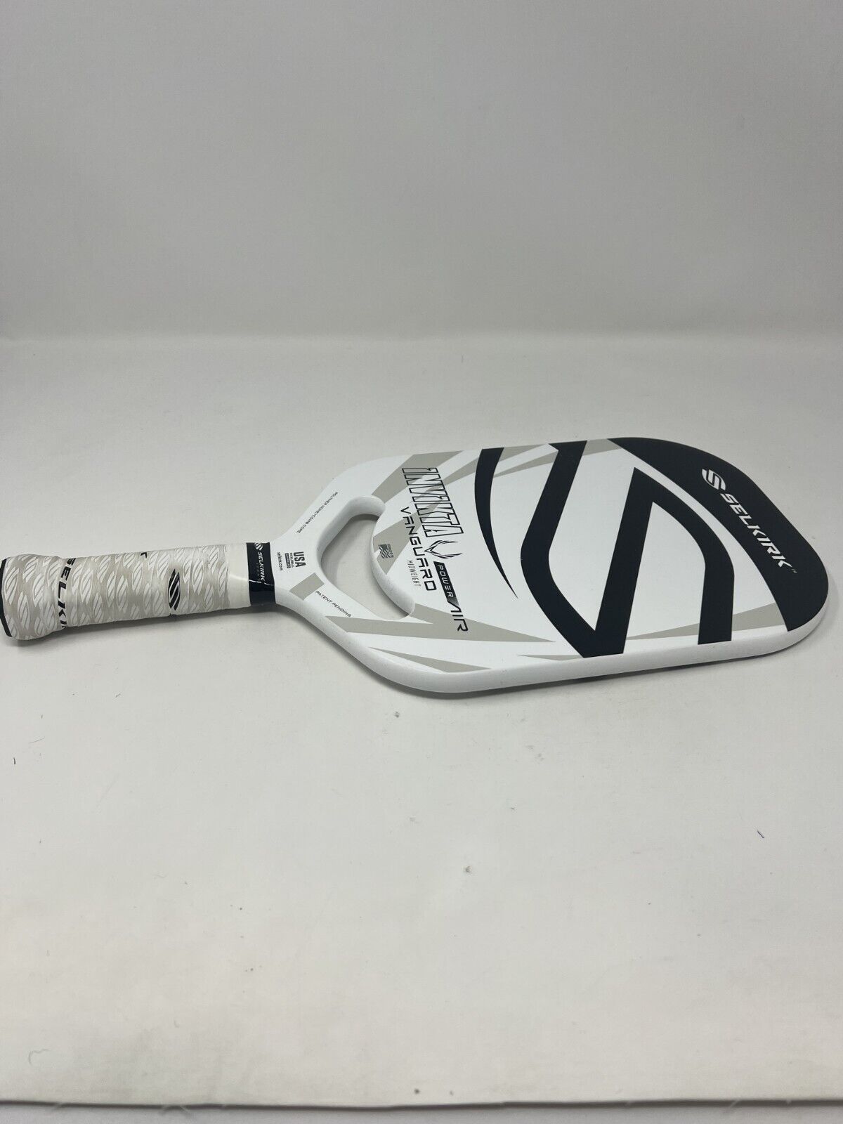 Selkirk Vanguard Power Air Invicta Paddle Black/White
