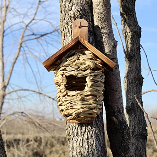 Hanging Grass Roosting Pockets and Houses - Post Mounted