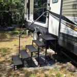 ZBPRESS RV Steps with Handrail,5 Steps Hot Tub Steps with Handrail, RV Stairs,Mobile Home Steps (5 Steps with 1 handrail)