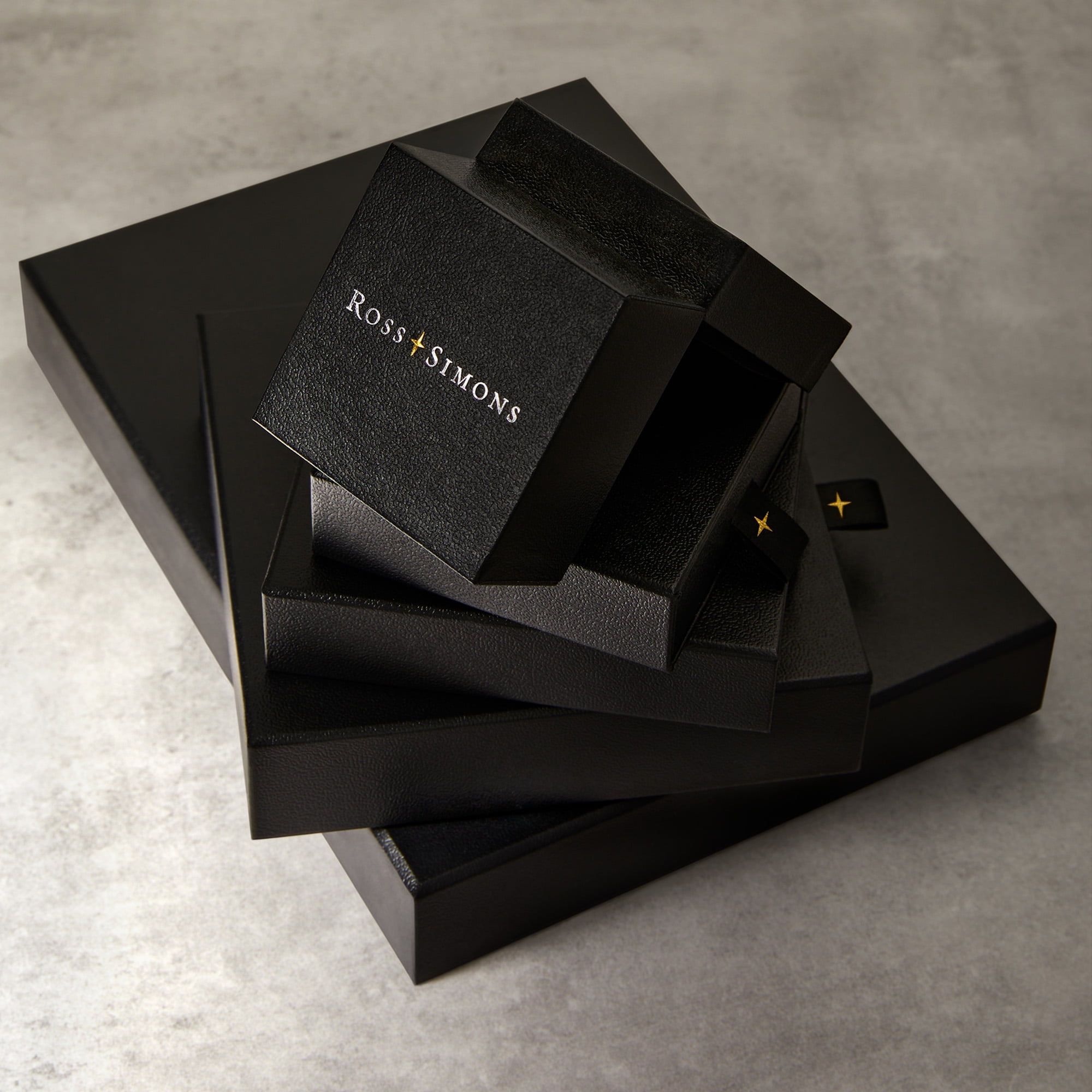 Black Onyx Teardrop Pendant in 14kt Yellow Gold