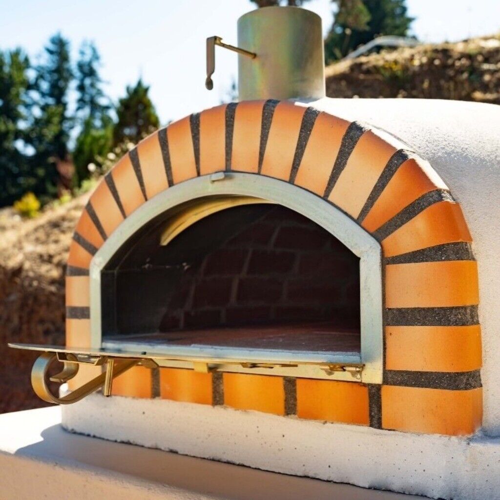 Amadora Outdoor Wood-Fired Pizza Oven