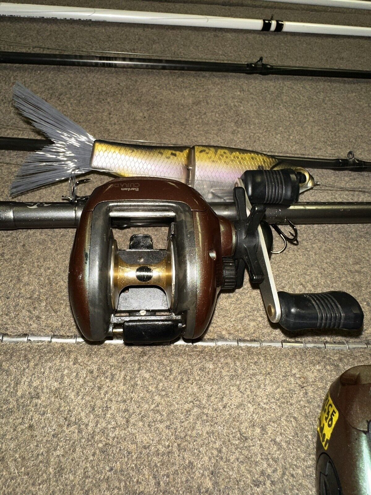 Shimano Baitcasting Reel - Right Hand