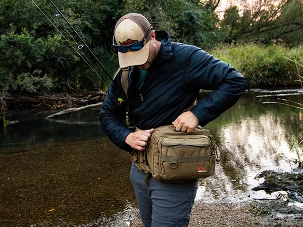 Piscifun Lightweight Fishing Tackle Bag with Rod Holder