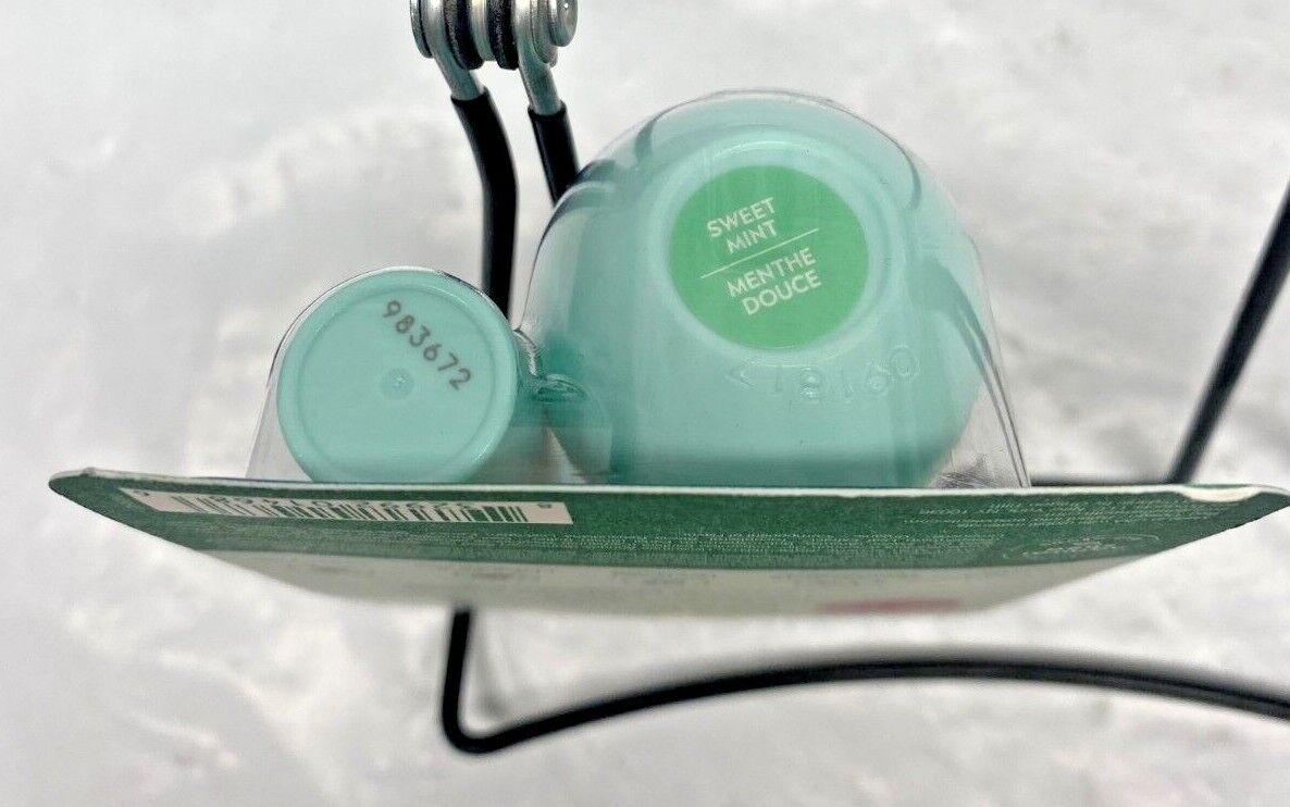 eos 100% Natural Organic Lip Balm - Sweet Mint