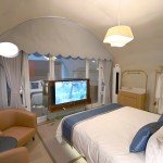 Shell-Shaped Tent for Luxurious Outdoor Glamping