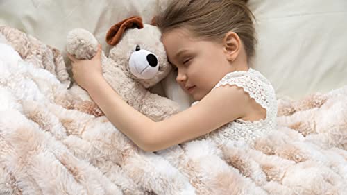 Luxurious Oversized Jacquard Faux Fur Blanket - Cream