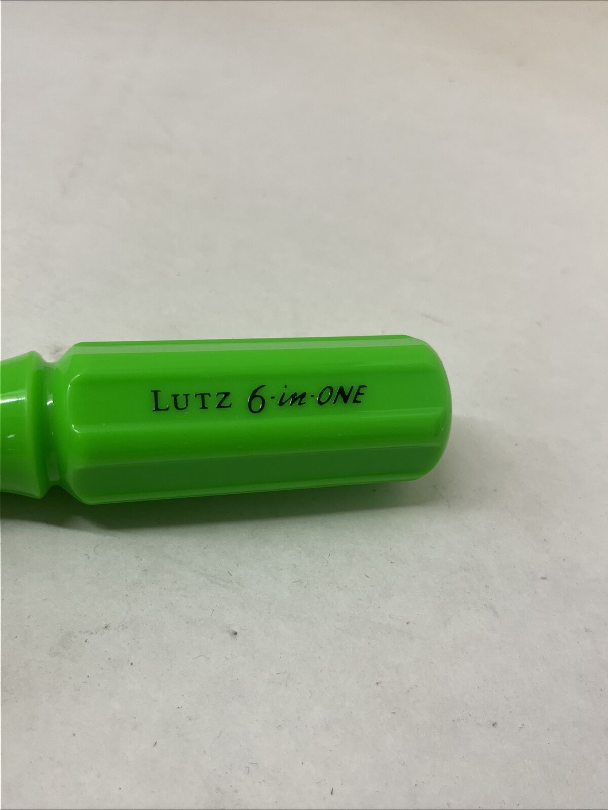 Lutz 6-IN-1 Screwdriver by Gorilla Glue (Green) ** See Description **