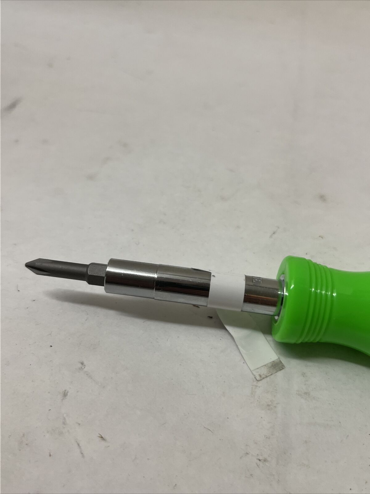 Lutz 6-IN-1 Screwdriver by Gorilla Glue (Green) ** See Description **