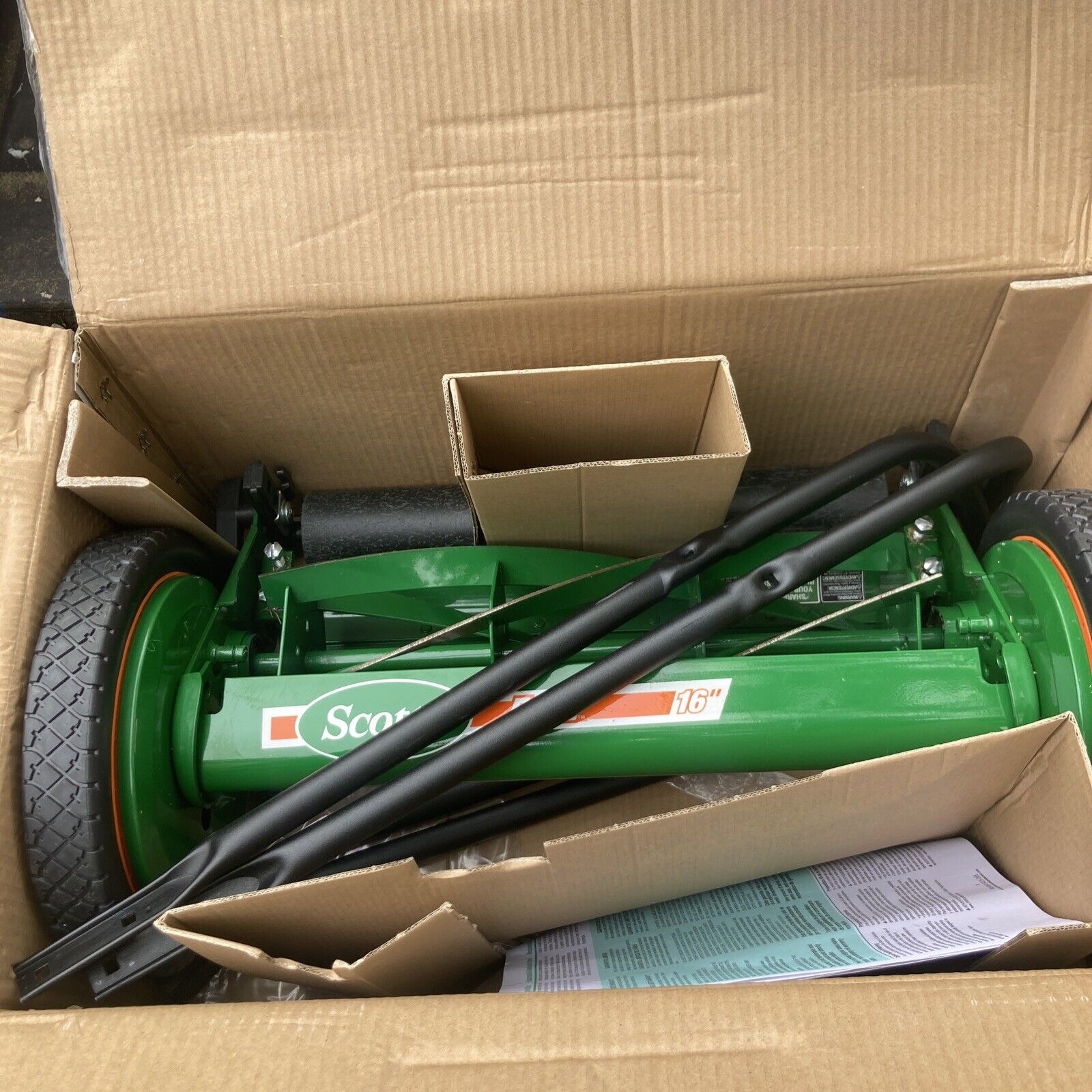 Scott's 16 in. Manual Walk Behind Push Reel Lawn Mower USED