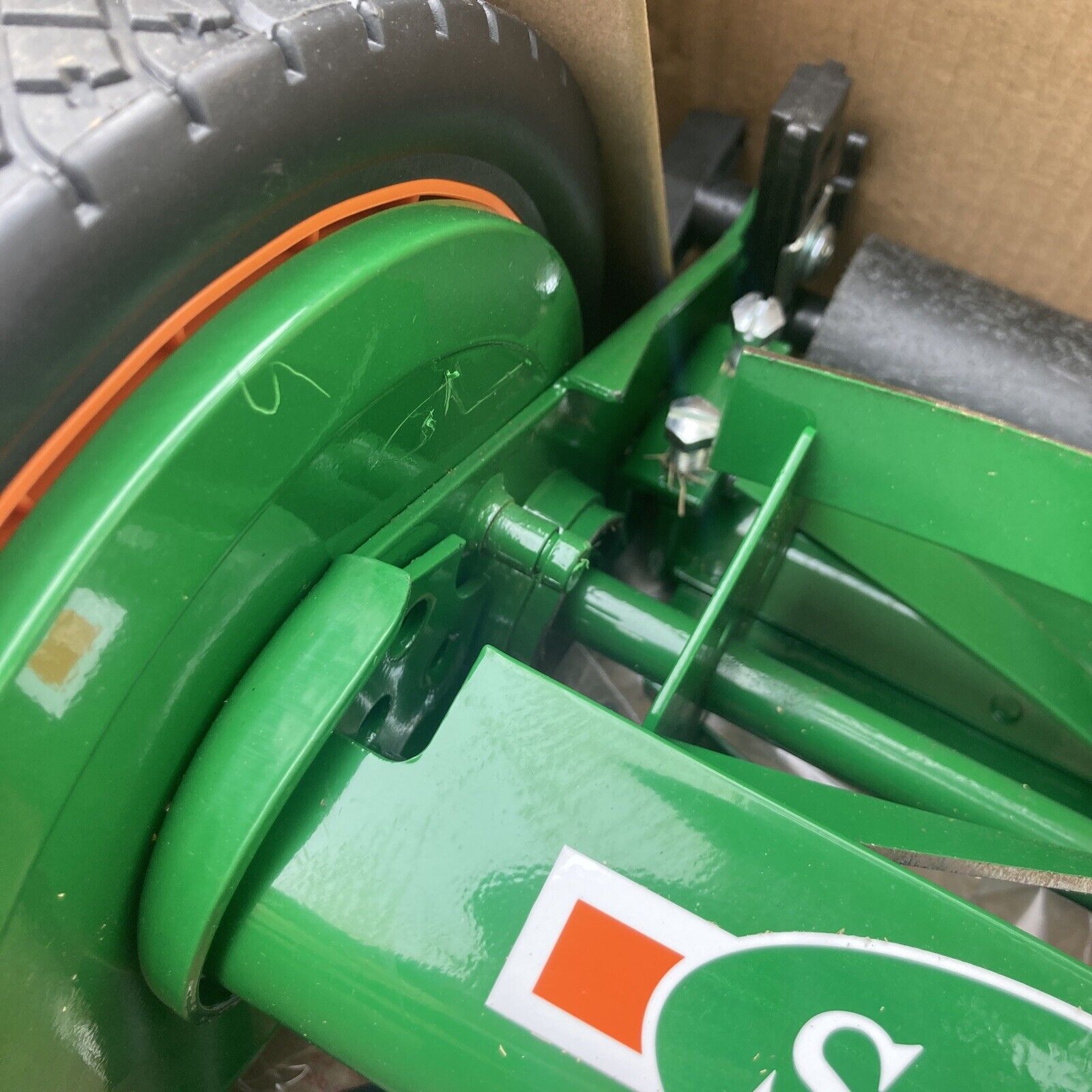 Scott's 16 in. Manual Walk Behind Push Reel Lawn Mower USED