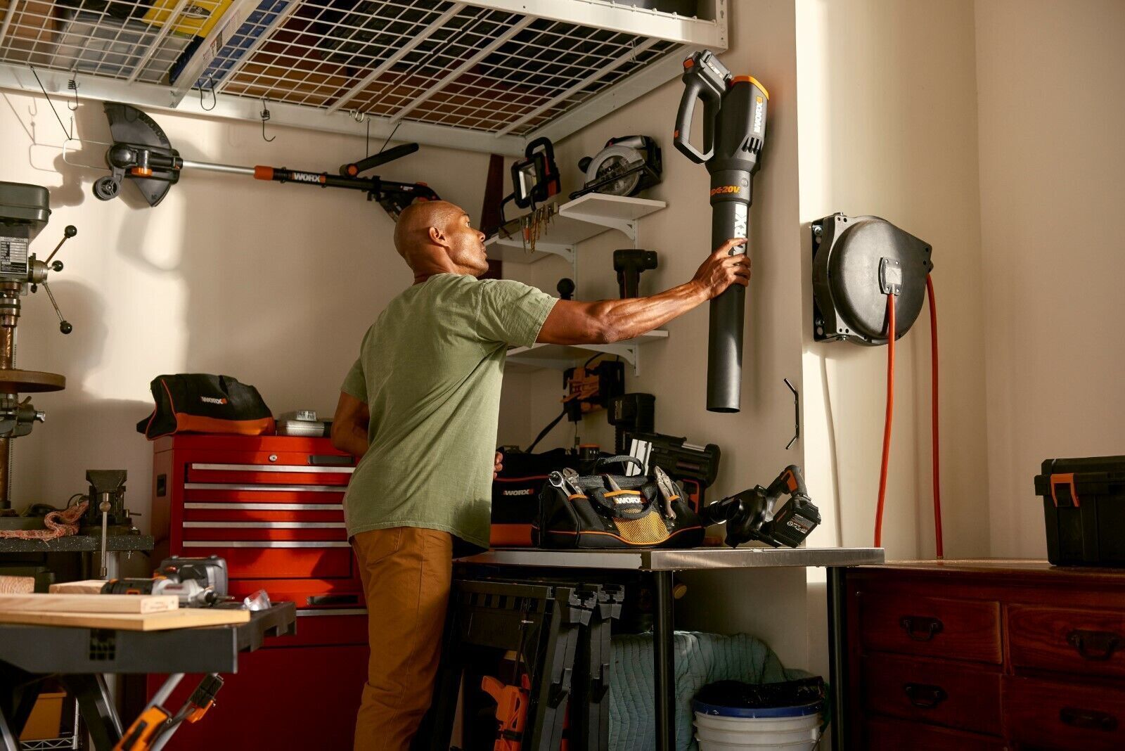 WG547.2 Worx 20V 4.0ah PowerShare 2-Speed Cordless Turbine Leaf Blower