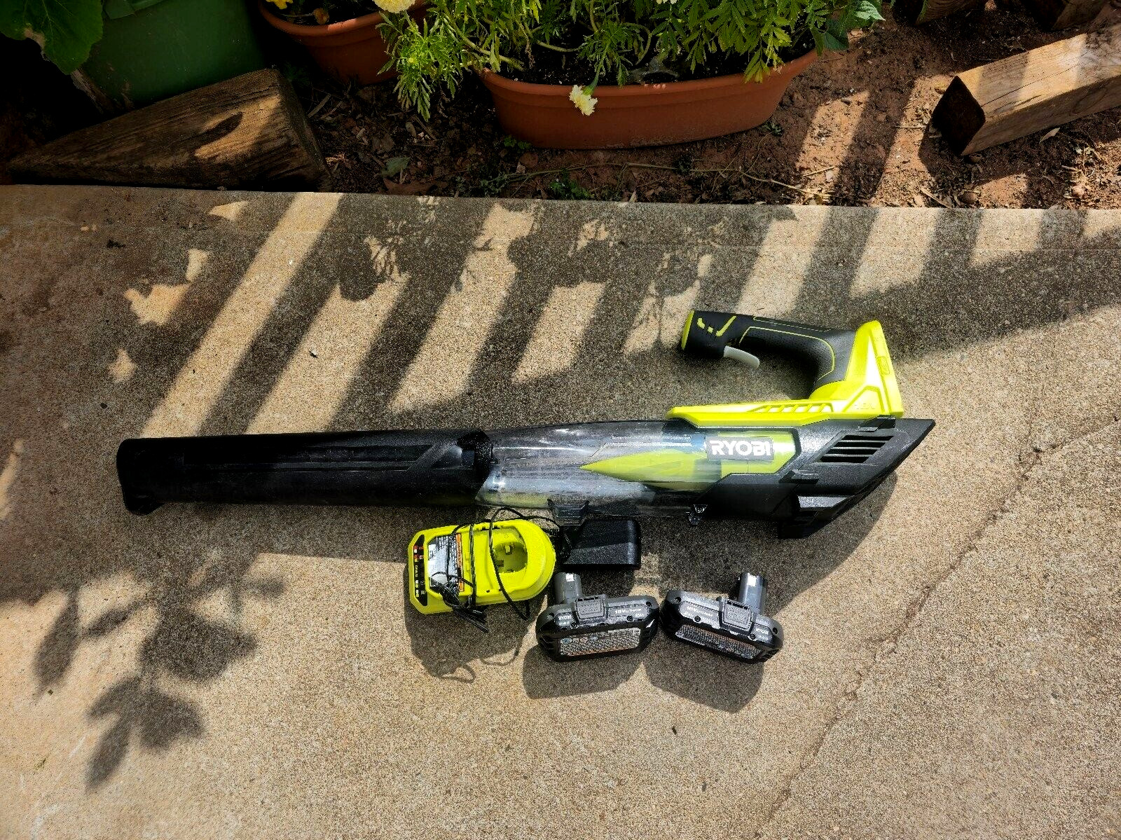 ONE+ 18V 100 MPH 280 CFM Cordless Battery Jet Fan Leaf Blower W/ 2 Battery & Cha