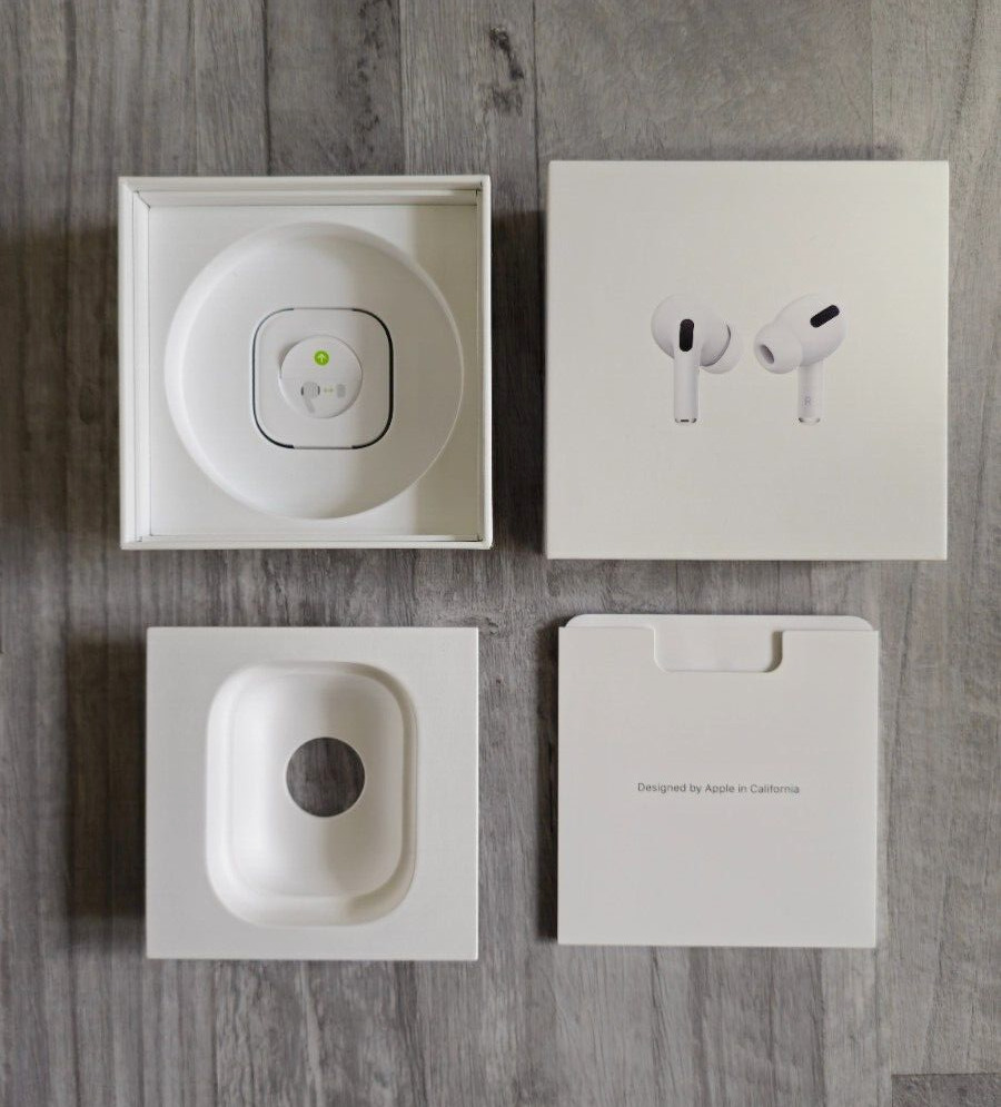 Apple AirPods Pro 1st Generation With Earphone Earbuds Wireless Charging Case