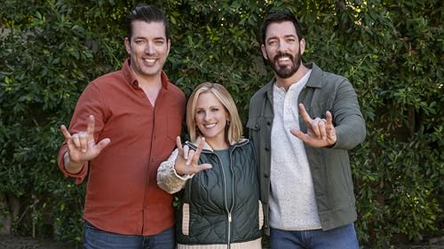 Marlee Matlin Crushes the Backyard