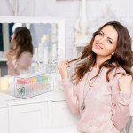 Y1tvei Acrylic Jewelry Box Organizer - Clear Jewelry Organizer Holder with 20 Portable Anti Tarnish Zipper Jewelry Bags, Travel Jewelry Drawer Organizer, Jewelry Storage for Necklaces Rings Earrings