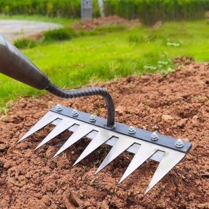 Heavy-Duty Iron Weeding Rake with 5 Teeth