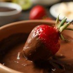 Milk Chocolate Melting Wafers 1LB – Smooth and Creamy, Perfect for Dipping, Baking, Candy Making, and Decorating Desserts – Ideal for Fountains, Coating, and Molded Chocolates (Milk Chocolate 16oz)