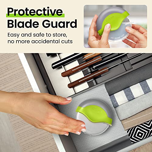 Green Kitchy Pizza Cutter with Protective Blade Guard