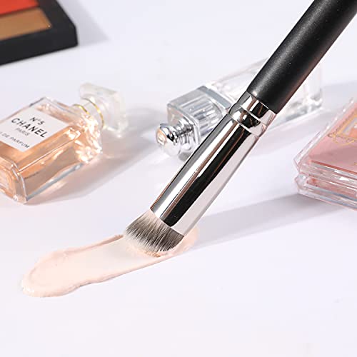 Mini Angled Kabuki Concealer Brush for Flawless Application