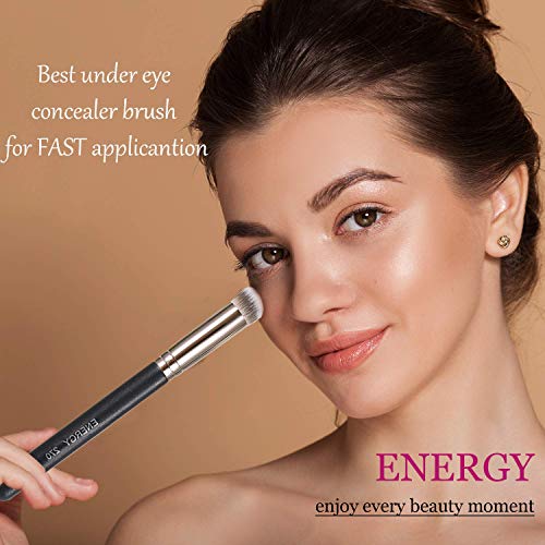Mini Angled Kabuki Concealer Brush for Flawless Application