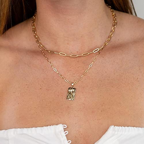 Ava Riley Dainty Gold Flower Pendant Necklace