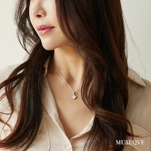 Dainty Four Leaf Clover Necklace with Mother of Pearl