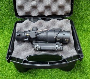 Trijicon ACOG 4x32 with LaRue QD Mount