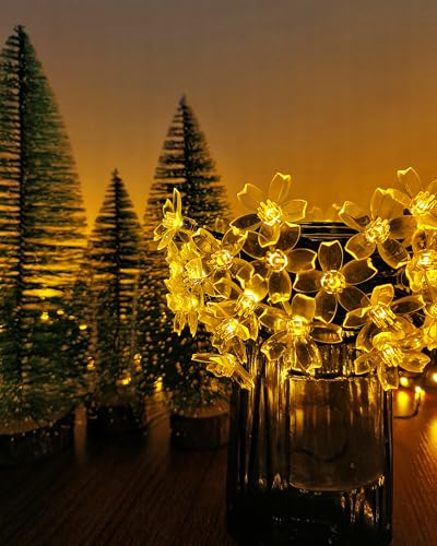 Solar String Lights for Outside，50 LED Solar Flower String Lights Outdoor Waterproof，Solar Powered Outdoor Decorative String Lights for Yard, Lawn, Fence, Flower Garden, Christmas Tree